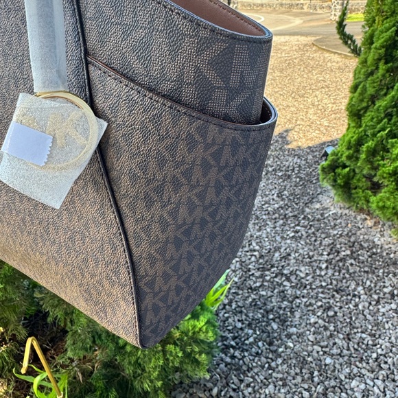 Michael Kors Jet Set Travel Large Chain Tote – Brown (NWT) Retail $558 - Picture 13 of 16